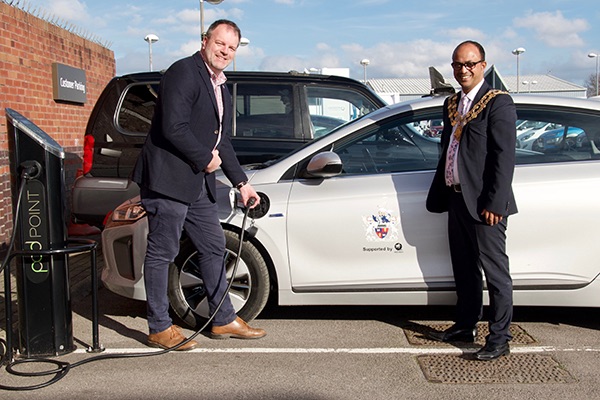 Swindon's mayor gets behind the wheel of environmentally-friendly car from Pebley Beach